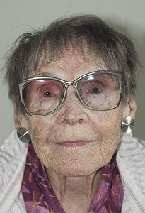 一个92岁的妇女肖像背景图片