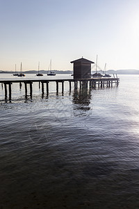德国巴伐利亚阿默西SchondorfAmmersee德国巴伐利亚的湖边船坞和码头轮房图片