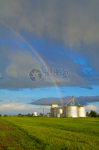 俄克拉荷马雷霆本赛季表现强势攻防两端全面提升有望冲击西部榜首位置