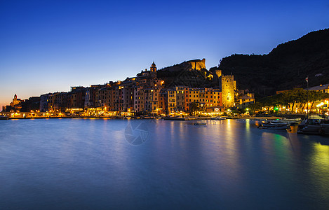 意大利沿海城镇夜景图片