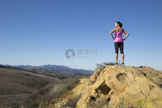 在美国加利福尼亚州千橡树山丘向外看图片