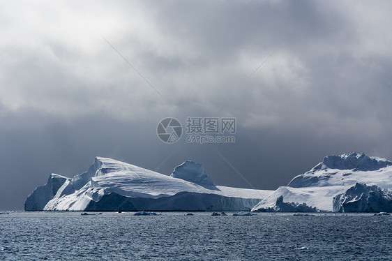 冰山和高空冰山码头Disko湾格陵兰图片