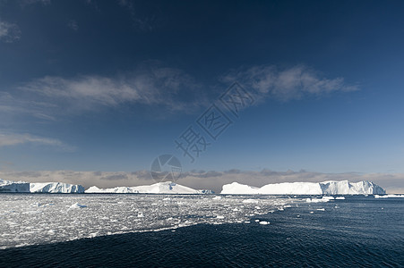 海冰和山的景象图片