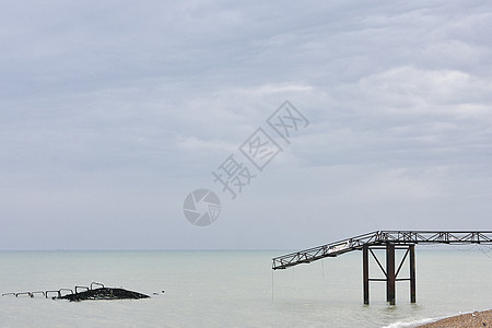 英格兰布赖顿旧码头的海景图片