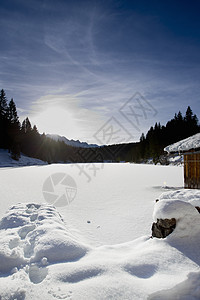 大雪覆盖德国巴伐利亚州的景观图片