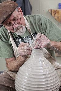 陶匠自制陶土花瓶图片