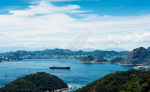 海轮在巴西里约热内卢海边航行图片