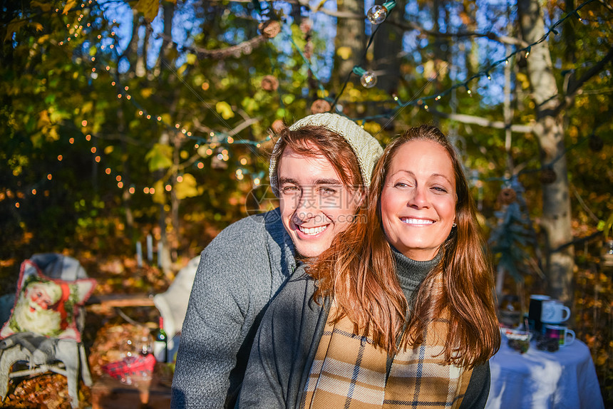 年轻男人和母亲的肖像