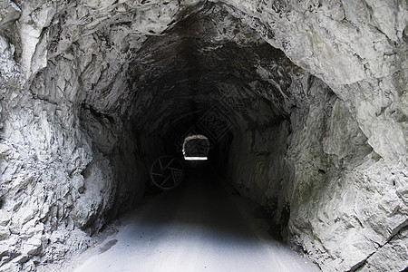 奥地利沃拉尔贝格岩石隧道淡化前景图片