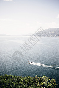 意大利伦巴迪湖上游船图片