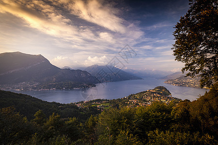 意大利伦巴迪贝拉焦湖和山丘高视望意大利伦巴迪贝拉焦图片