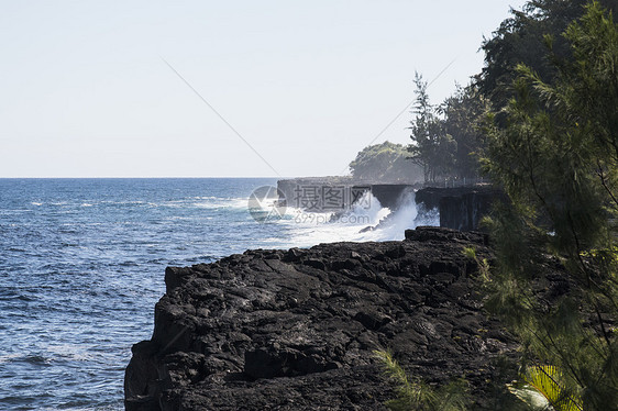 美国夏威夷的海浪和岸悬崖图片