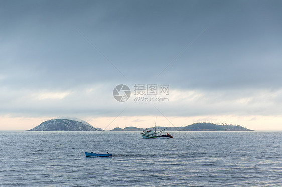 巴西里约热内卢卡加拉斯群岛海洋渔船图片