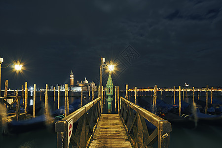意大利威尼斯教堂夜间码头图片