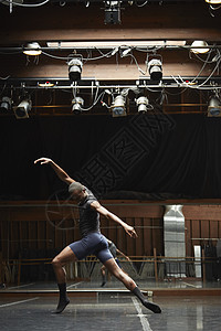 跳芭蕾舞的人图片