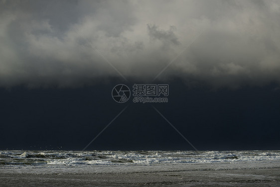 海暴从北西阿安泽荷兰弗里斯州北海接近特谢林岛图片