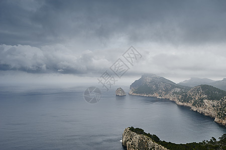 西班牙海滨和的高海景图片