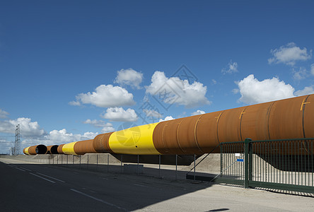 荷兰港口岸外风力涡轮机巨型钢管图片