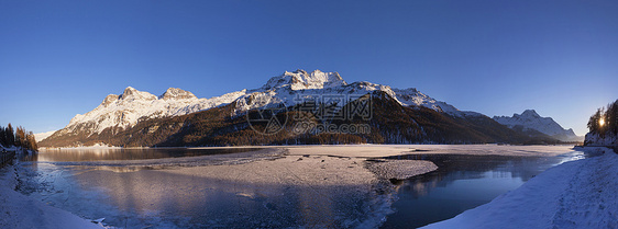 冬季风景瑞士恩加丁全景图片