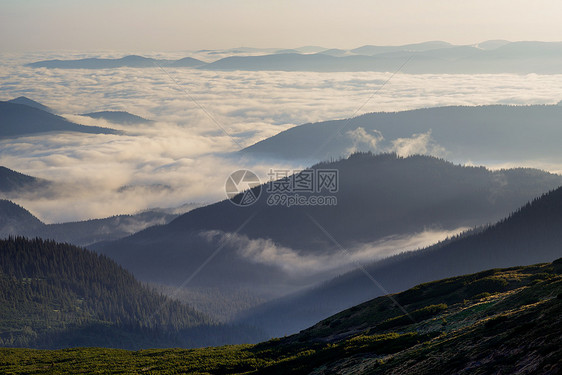 乌克兰地区喀尔巴阡山脊的地貌景观图片