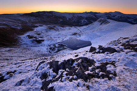 乌克兰喀尔巴阡山脉雪山风景图片