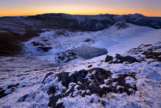 乌克兰喀尔巴阡山脉雪山风景图片