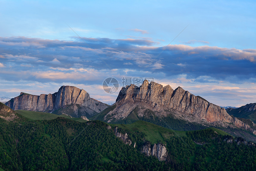 自然公园俄罗斯阿迪格亚高加索山脉山区景象图片