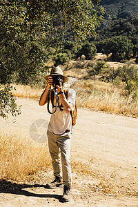 美国加利福尼亚州马里布峡谷的旅行者在拍摄图片