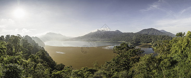 印度尼西亚巴厘岛雨林和海岸全景图片