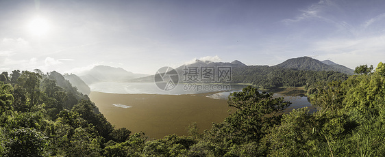 印度尼西亚巴厘岛雨林和海岸全景图片