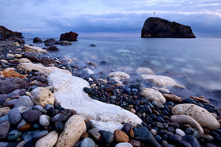 乌克兰里米亚塞瓦斯托波尔附近海滩的石头图片