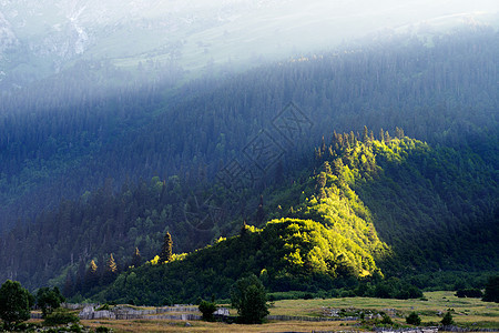 格鲁吉亚斯瓦内蒂涅高加索山区农村地貌图片