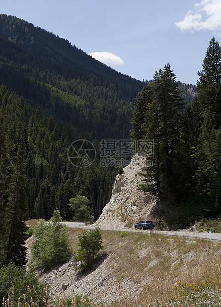 美国犹他州BigCottomwoodCanyonRoad190高速公路上的汽车图片