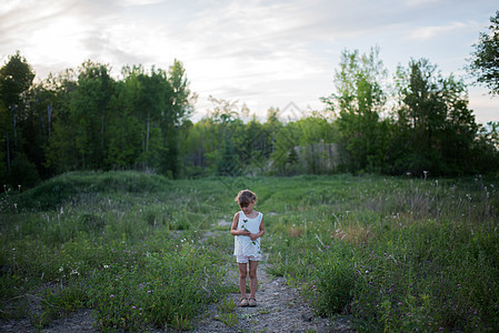 加拿大不列颠哥伦比亚省温华草场女童图片