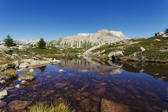 瑞士格劳本登AlbulaPass湖和山景瑞士格劳本登图片