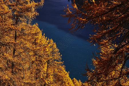 意大利南蒂罗尔州的秋日景象图片