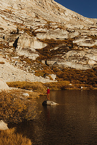 美国加利福尼亚州塞科公园河里的男人图片
