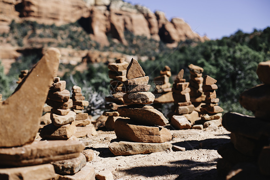 美国亚利桑那州塞多纳的石头堆图片