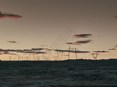 冰岛雷克雅未克黄昏景观中的电线塔背景图片