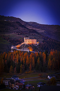瑞士恩加丁Tarasp城堡图片