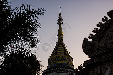 泰国清迈黄昏佛教寺庙图片