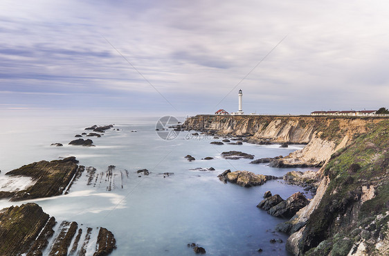 美国加利福尼亚海岸上的灯塔图片