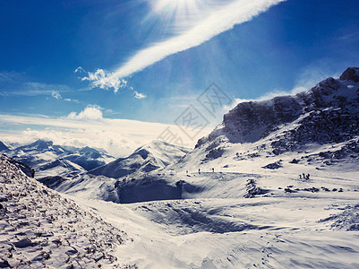 瑞士阿尔卑斯山伦泽海德雪山图片