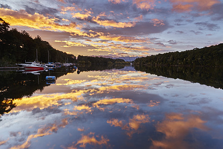 新西兰马纳普里湖日落图片