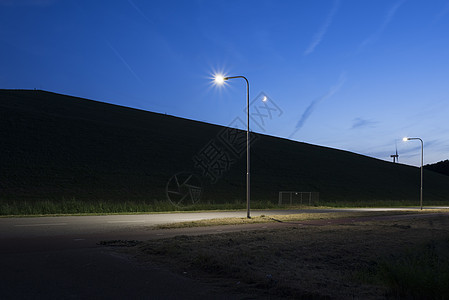 夜间发光路灯图片