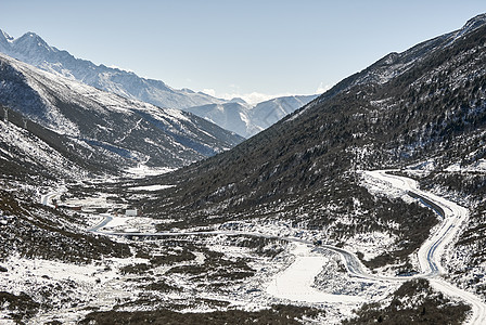 被雪覆盖的山脉图片