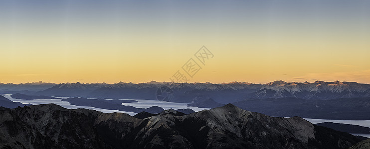 安第斯山脉全景日落图片