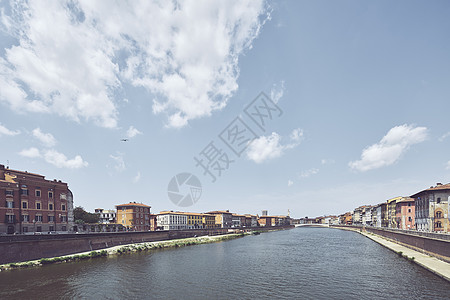 意大利托斯卡纳比萨阿诺河沿岸亚边传统城市住宅和公寓图片