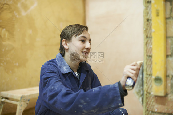 学生学习如何做建筑工作图片