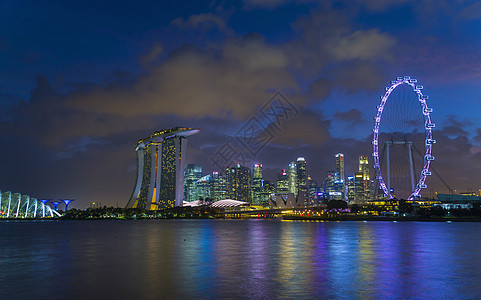 晚上的玛丽娜湾天际新加坡东南亚图片